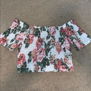 White floral scrunchie crop top